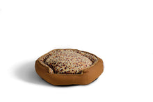 Load image into Gallery viewer, Crum-pet bed